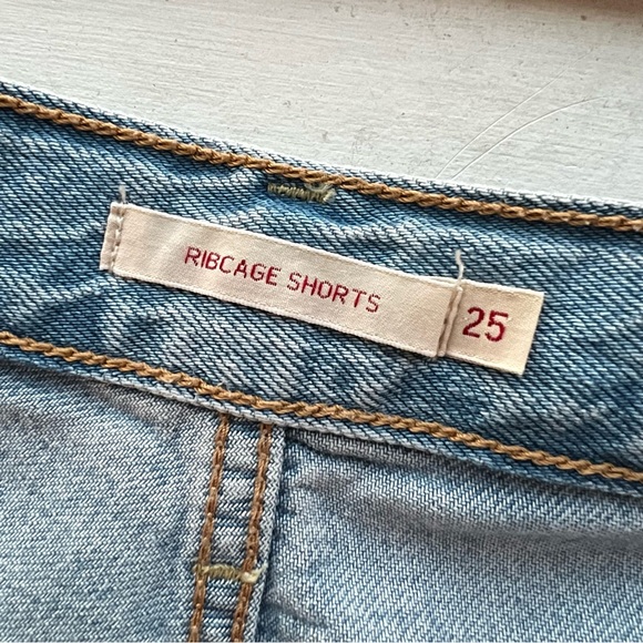 Levi's® Premium RIBCAGE WOMEN'S SHORTS - Picture 4 of 4